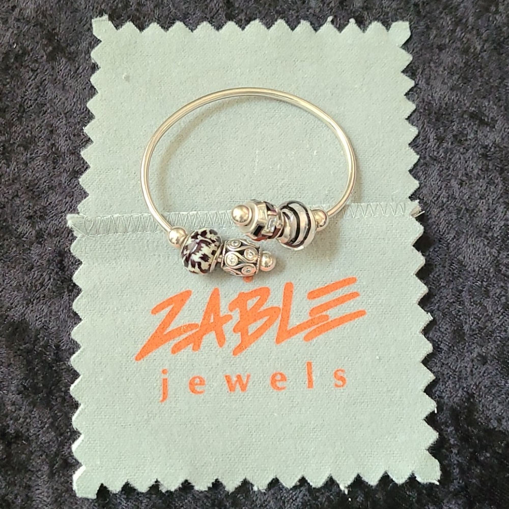 Zable Twist Open Bangle w/2 Beads & 2 Spacers